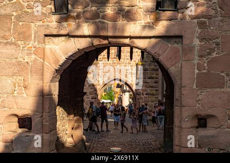 La porte supérieure de la porte haute à Riquewihr, Alsace, France Banque D'Images