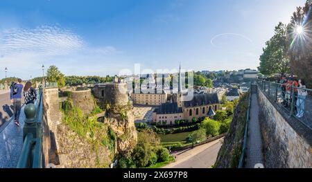 Luxembourg (Luxembourg, Letzebuerg), abbaye de Neimenster (Abtei Neimenster, abbaye de Neimenster, Abtei Neumünster, abbaye de Neumünster), vallée de l'Alzette, vue depuis Bock Rock au Luxembourg Banque D'Images