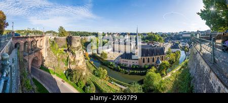 Luxembourg (Luxembourg, Letzebuerg), abbaye de Neimenster (Abtei Neimenster, abbaye de Neimenster, Abtei Neumünster, abbaye de Neumünster), vallée de l'Alzette, vue depuis Bock Rock au Luxembourg Banque D'Images