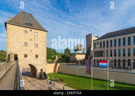 Ville de Luxembourg (Luxembourg, Letzebuerg), porte de ville 1. Trierer Tor (Jakobsturm, Dünseler Tor), plateau de Rham au Luxembourg Banque D'Images