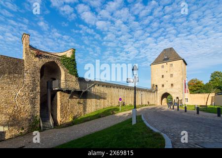 Ville de Luxembourg (Luxembourg, Letzebuerg), porte de ville 1. Trierer Tor (Jakobsturm, Dünseler Tor), plateau de Rham au Luxembourg Banque D'Images