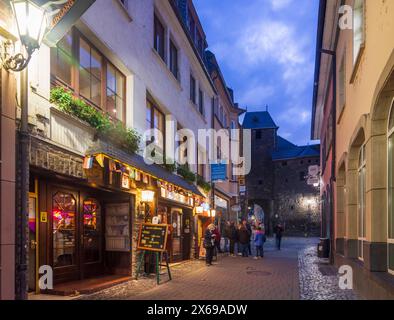 Cochem, vieille ville, porte de la ville Enderttor, restaurant, région de Moselle, Rhénanie-Palatinat, Allemagne Banque D'Images