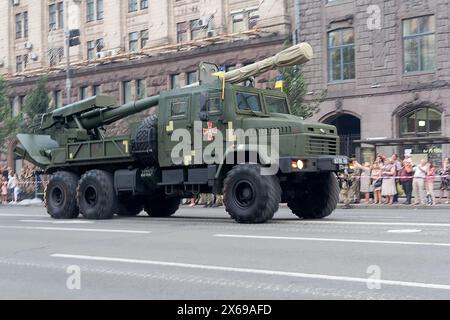 Kiev, Ukraine - 18 août 2018 : canon automoteur ukrainien Bogdana au défilé militaire à Kiev Banque D'Images