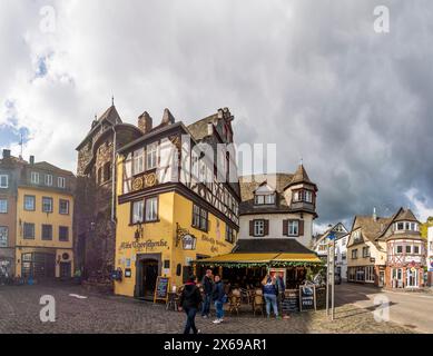 Cochem, vieille ville, porte de la ville Enderttor, restaurant, région de Moselle, Rhénanie-Palatinat, Allemagne Banque D'Images