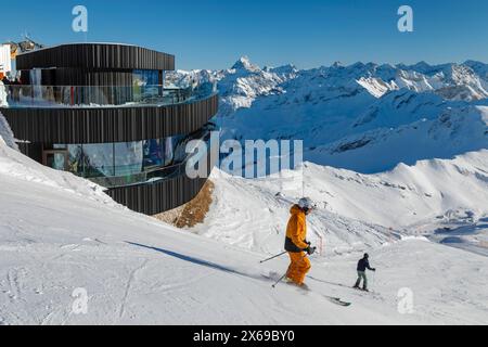 Domaine skiable au sommet du Nebelhorn (2224m), Oberstdorf, Allgäu, Souabe, Bavière, Allemagne Banque D'Images