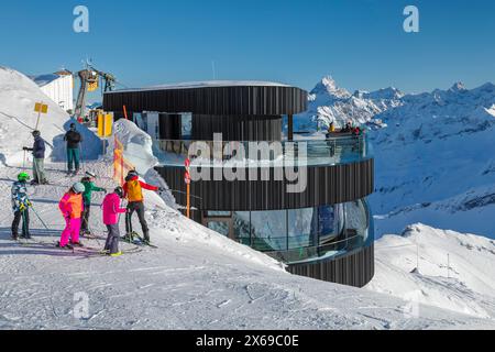 Domaine skiable au sommet du Nebelhorn (2224m), Oberstdorf, Allgäu, Souabe, Bavière, Allemagne Banque D'Images