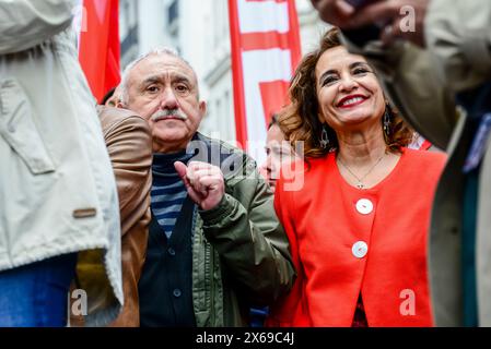 Pepe Alvarez et Maria Jesus Montero vus devant la traditionnelle manifestation de la Journée internationale du travail du 1er mai organisée par les syndicats, CCOO, Comisiones Obreras, les commissions des travailleurs, UGT, Union General de Trabajadores, dans le centre de Madrid Espagne 1er mai 2024 Banque D'Images