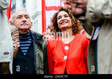 Pepe Alvarez et Maria Jesus Montero vus devant la traditionnelle manifestation de la Journée internationale du travail du 1er mai organisée par les syndicats, CCOO, Comisiones Obreras, les commissions des travailleurs, UGT, Union General de Trabajadores, dans le centre de Madrid Espagne 1er mai 2024 Banque D'Images