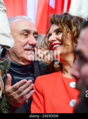 Pepe Alvarez et Maria Jesus Montero vus devant la traditionnelle manifestation de la Journée internationale du travail du 1er mai organisée par les syndicats, CCOO, Comisiones Obreras, les commissions des travailleurs, UGT, Union General de Trabajadores, dans le centre de Madrid Espagne 1er mai 2024 Banque D'Images