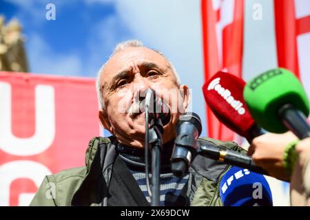 Pepe Alvarez et Maria Jesus Montero vus devant la traditionnelle manifestation de la Journée internationale du travail du 1er mai organisée par les syndicats, CCOO, Comisiones Obreras, les commissions des travailleurs, UGT, Union General de Trabajadores, dans le centre de Madrid Espagne 1er mai 2024 Banque D'Images