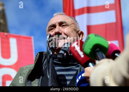 Pepe Alvarez et Maria Jesus Montero vus devant la traditionnelle manifestation de la Journée internationale du travail du 1er mai organisée par les syndicats, CCOO, Comisiones Obreras, les commissions des travailleurs, UGT, Union General de Trabajadores, dans le centre de Madrid Espagne 1er mai 2024 Banque D'Images