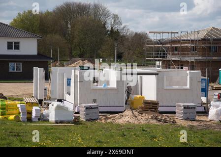 Europe, Allemagne, basse-Saxe, maison unifamiliale nouvelle construction, coquille, premier étage Banque D'Images