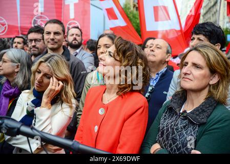 Yolanda Diaz et Maria Jesus Montero devant la traditionnelle manifestation de la Journée internationale du travail du 1er mai organisée par les syndicats, CCOO, Comisiones Obreras, les commissions des travailleurs, UGT, Union General de Trabajadores, dans le centre de Madrid Espagne 1er mai 2024 Banque D'Images