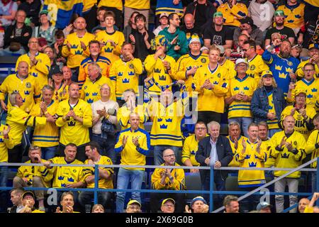 Ostrava, République tchèque. 13 mai 2024. Fans de Suède lors du match du groupe B du Championnat mondial 2024 de l’IIHF Allemagne vs Suède à Ostrava, République tchèque, le 13 mai 2024. Crédit : Vladimir Prycek/CTK photo/Alamy Live News Banque D'Images
