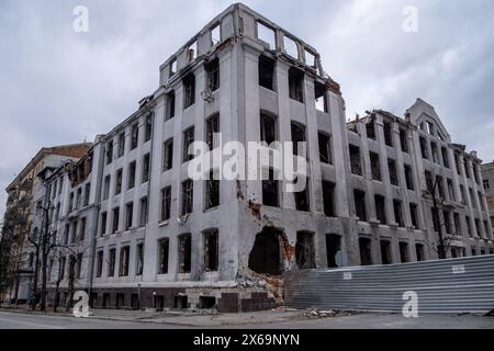 © Michael Bunel/le Pictorium/MAXPPP - Kharkiv 10/03/2024 Michael Bunel/le Pictorium - 10/03/2024 - Ukraine/kharkiv oblast/Kharkiv - batiments administratifs et civils touches par des bombardements russes en plein coeur de la ville de Kharkiv. 13 mars 2022. Kharkiv, Oblast de Kharkiv. Ukraine. - Valeurs ACtuelles out, no jdd, jdd out, RUSSIA OUT, NO RUSSIA #norussia/10/03/2024 - Ukraine/kharkiv oblast/kharkiv - bâtiments administratifs et civils touchés par les bombardements russes au cœur de Kharkiv. 13 mars 2022. Kharkiv, oblast de Kharkiv. Ukraine. Banque D'Images