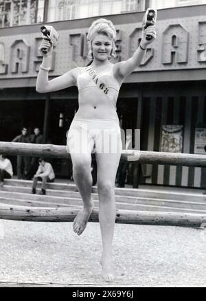 25 juin 1968 : Berlin, Allemagne : comme chaque année, une Miss Cinéma, MARINETTE RAMEL, a été élue à Paris, France en 1968 au Robinson Village. (Crédit image : © Keystone Press Agency/ZUMA Press Wire) USAGE ÉDITORIAL SEULEMENT! Non destiné à UN USAGE commercial ! Banque D'Images