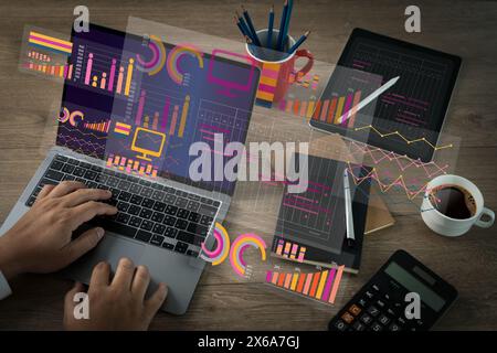 Travailler dur analyse des données statistiques information technologie d'entreprise système de gestion des données avec KPI Banque D'Images
