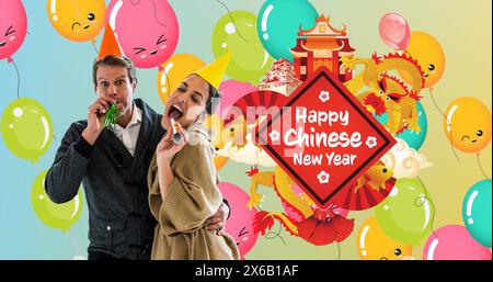 Image du texte du nouvel an chinois heureux dans plus de la fête de couple et des ballons en arrière-plan Banque D'Images