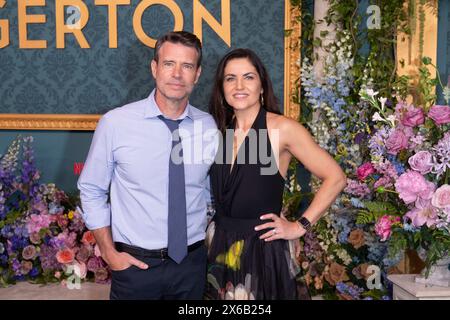 New York, États-Unis. 13 mai 2024. NEW YORK, NEW YORK - 13 MAI : (de gauche à droite) Scott Foley et Marika Domińczyk assistent à la première mondiale « Bridgerton » saison 3 de Netflix à New York au Alice Tully Hall, Lincoln Center le 13 mai 2024 à New York. Crédit : Ron Adar/Alamy Live News Banque D'Images