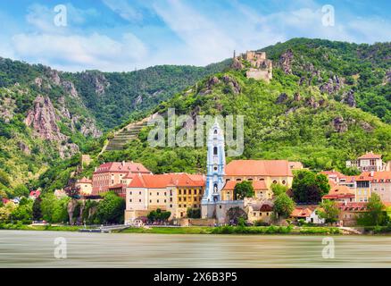 Durnstein ville dans la vallée de la Wachau en automne, Autriche Banque D'Images