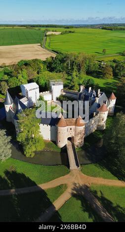 Drone photo château d'Ainay-le-vieil France Europe Banque D'Images