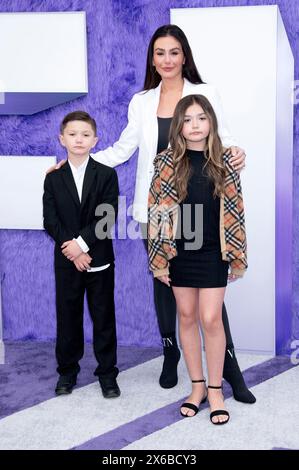 Jenni Farley mit ihrem Kindern BEI der Premiere des Kinofilms 'IF : Imaginäre Freunde' im SVA Theater. New York, 13.05.2024 Banque D'Images