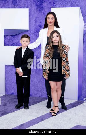 Jenni Farley mit ihrem Kindern BEI der Premiere des Kinofilms IF : Imaginäre Freunde im SVA Theater. New York, 13.05.2024 *** Jenni Farley avec ses enfants à la première du long métrage IF Imaginary Friends au SVA Theater New York, 13 05 2024 Foto:xB.xHinex/xFuturexImagex IF ny 4504 Banque D'Images