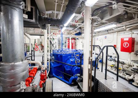 La salle des machines photographiée lors du lancement officiel de Methatug, le premier remorqueur au monde fonctionnant au méthanol, mardi 14 mai 2024, à Anvers. Le port d’Anvers-Bruges vise la neutralité climatique d’ici 2050. Faire fonctionner les navires avec des carburants alternatifs est une mesure importante pour réduire les émissions de CO2. BELGA PHOTO JASPER JACOBS Banque D'Images