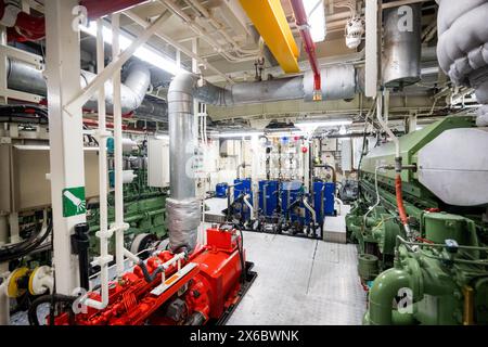 La salle des machines photographiée lors du lancement officiel de Methatug, le premier remorqueur au monde fonctionnant au méthanol, mardi 14 mai 2024, à Anvers. Le port d’Anvers-Bruges vise la neutralité climatique d’ici 2050. Faire fonctionner les navires avec des carburants alternatifs est une mesure importante pour réduire les émissions de CO2. BELGA PHOTO JASPER JACOBS Banque D'Images