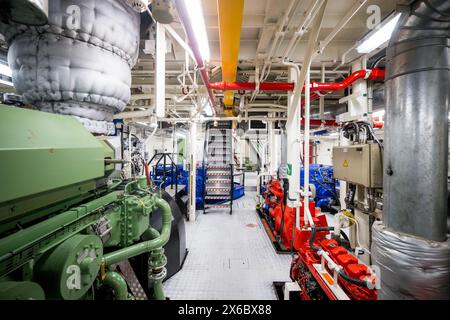 Anvers, Belgique. 14 mai 2024. La salle des machines photographiée lors du lancement officiel de Methatug, le premier remorqueur au monde fonctionnant au méthanol, mardi 14 mai 2024, à Anvers. Le port d’Anvers-Bruges vise la neutralité climatique d’ici 2050. Faire fonctionner les navires avec des carburants alternatifs est une mesure importante pour réduire les émissions de CO2. BELGA PHOTO JASPER JACOBS crédit : Belga News Agency/Alamy Live News Banque D'Images