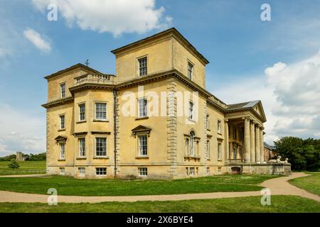 Croome court, un manoir néo-palladien du milieu du XVIIIe siècle entouré d'un vaste parc à Croome D'Abitot, près d'Upton-upon-Severn, Worcestershire. Banque D'Images