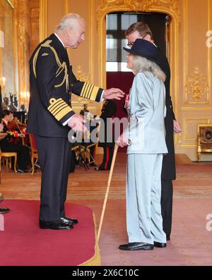 Dame Jilly Cooper, de Stroud, auteur, est nommé Dame Commandeur de l'Empire britannique par le roi Charles III au château de Windsor. Cet honneur reconnaît les services rendus à la littérature et à la charité. Date de la photo : mardi 14 mai 2024. Banque D'Images