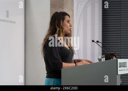 Le porte-parole de la Generalitat apparaît à une conférence de presse pour expliquer les accords gouvernementaux et a montré le rejet par le gouvernement de la Generalitat de la situation des trains de banlieue, en raison du chaos de la circulation dans le réseau ferroviaire catalan. La portavoz de la Generalitat comparece en rueda de prensa para explicar los acuerdos del gobierno y ha mostrado el rechazo del gobierno de la Generalitat por la situaci-n de cercan'as, debido al caos circulatorio en la Red ferroviaria catalana. Dans la photo:patricia Plaja News Politics -Barcelone, Espagne mardi 14 mai 2024 (photo par Eric Renom Banque D'Images