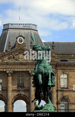 Château de Luneville dit « le Versailles Lorrain ». Porte et sculpture d'Antoine Charles Louis de Lasalle. Luneville, Lorraine, France Banque D'Images