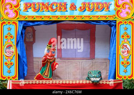 Spectacle traditionnel de Punch et Judy au Covent Garden May Fayre and Puppet Festival. 12 mai 2024. Banque D'Images