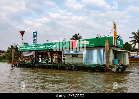 Station-service sur le Mékong à Cai rang au Vietnam Banque D'Images