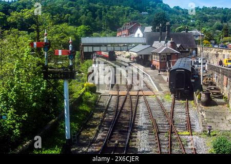 Vue sur la gare de Llangollen, aujourd'hui un chemin de fer historique. Banque D'Images