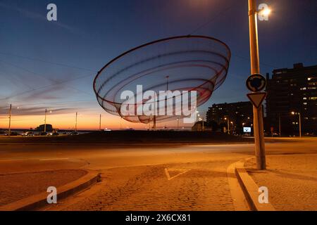 Rond-point d'Anemone, à Matosinhos, Porto, Portugal. Lieu emblématique de la ville, une référence aux pêcheurs et à la mer. Paysage de coucher de soleil Banque D'Images