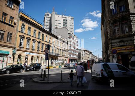 France. 14 mai 2024. © PHOTOPQR/VOIX DU NORD/PIERRE Rouanet ; 14/05/2024 ; Budapest (Hongrie), le 14/05/2024. Tour d'Europe avant les élections europeennes de juin 2024 (politique). Cinquieme etape dans la capitale de la Hongrie (Magyarorszag, Hungary) de -ViktorOrban, Budapest. Le VIIIe arrondissement. PHOTO PIERRE Rouanet LA VOIX DU NORD Budapest, Hongrie, 14 mai 2024 la vie quotidienne avant les élections européennes crédit : MAXPPP/Alamy Live News Banque D'Images