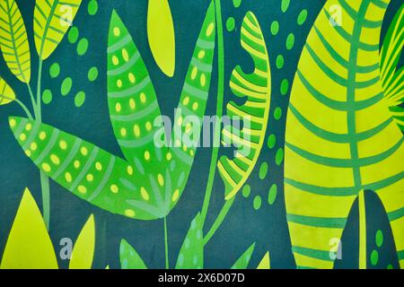 Gros plan sur les feuilles tropicales stylisées vibrantes sur fond sombre Banque D'Images