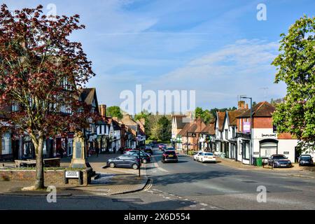 High Street, Pinner, Borough of Harrow, Londres, Angleterre, ROYAUME-UNI Banque D'Images