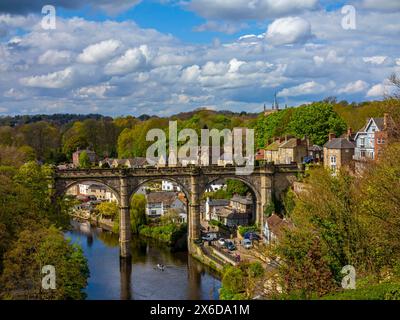 Vue du viaduc ferroviaire sur la rivière Nidd à Knaresborough North Yorkshire Angleterre qui a été construit en 1852 conçu par Thomas Grainger. Banque D'Images