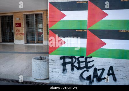 Rome, RM, Italie. 14 mai 2024. Pendant la nuit, des écrits ont été faits sur les murs des bâtiments à l'intérieur de l'Université la Sapienza pour soutenir la Palestine et contre le rectorat. (Crédit image : © Marco Di Gianvito/ZUMA Press Wire) USAGE ÉDITORIAL SEULEMENT! Non destiné à UN USAGE commercial ! Banque D'Images