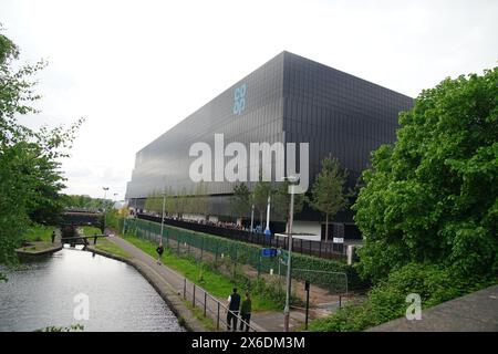 Une vue générale de l'extérieur du Co-op Live à Manchester avant le concert Elbow. L'arène troublée a déclaré qu'elle avait terminé une inspection et qu'elle ouvrirait après une série de retards. La plus grande arène intérieure du Royaume-Uni a reporté son spectacle d'ouverture après qu'une partie de son système de ventilation et de climatisation est tombée au sol du plafond lors d'un Sound check. Date de la photo : mardi 14 mai 2024. Banque D'Images