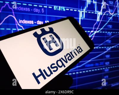 Konskie, Pologne - 13 mai 2024 : logo Husqvarna affiché sur le téléphone portable Banque D'Images