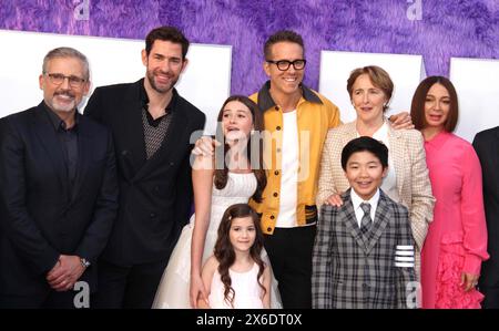 13 mai 2024, New York, New York, États-Unis : acteurs STEVE CARELL, JOHN KRASINSKI, CAILEY FLEMING, RYAN REYNOLDS, FIONA SHAW, MAYA RUDOLPH, AUDREY HOFFMAN et ALAN KIM vus lors de la première New-yorkaise de â€˜IFâ€™ au SVA Theater. (Crédit image : © Nancy Kaszerman/ZUMA Press Wire) USAGE ÉDITORIAL SEULEMENT! Non destiné à UN USAGE commercial ! Banque D'Images