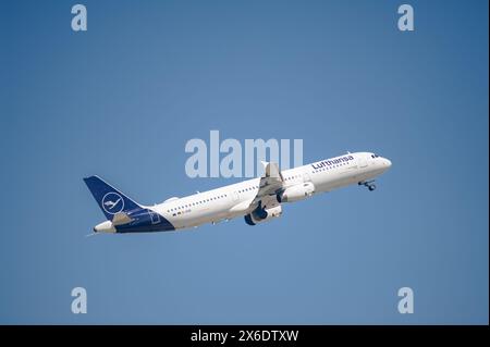 13.05.2024, Berlin, Allemagne, Europe - Un Airbus A321-231 de Lufthansa décolle de l'aéroport de Berlin Brandebourg BER. Banque D'Images