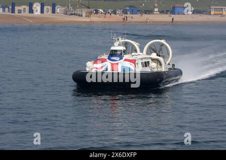 Hovercraft Island Flyer de Southsea Hoverport traverse le Solent Bound de Ryde sur l'île de Wight Banque D'Images