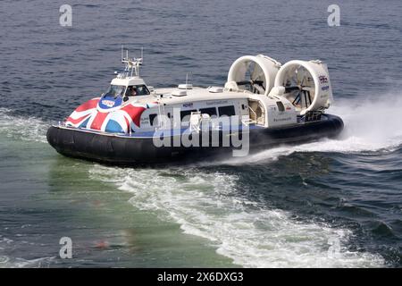 Hovercraft Island Flyer de Southsea Hoverport traverse le Solent Bound de Ryde sur l'île de Wight Banque D'Images