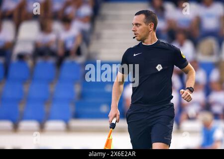 Doetinchem, pays-Bas. 14 mai 2024. DOETINCHEM, PAYS-BAS - 14 MAI : L'arbitre adjoint Yorick Weterings se présente lors du match des éliminatoires de promotion/relégation néerlandais Keuken Kampioen Divisie entre de Graafschap et ADO Den Haag à de Vijverberg le 14 mai 2024 à Doetinchem, pays-Bas. (Photo de Broer van den Boom/Orange Pictures) crédit : Orange pics BV/Alamy Live News Banque D'Images